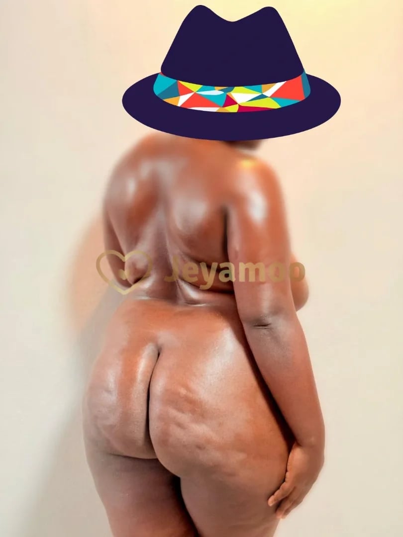 Votre belle au forme généreuse - rencontre_escortes Douala, Cite Palmiers | Jeyamoo