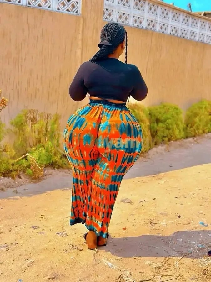 Belle au forme généreuses - rencontre_escortes Douala, Ange Raphaël | Jeyamoo