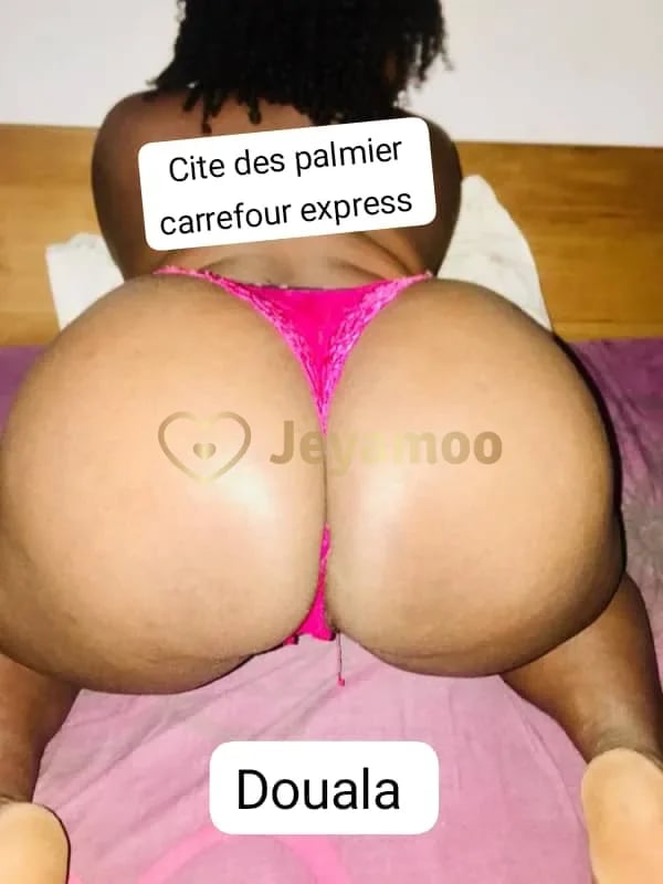 Femme fontaine - Douala, Cite Palmiers | Jeyamoo